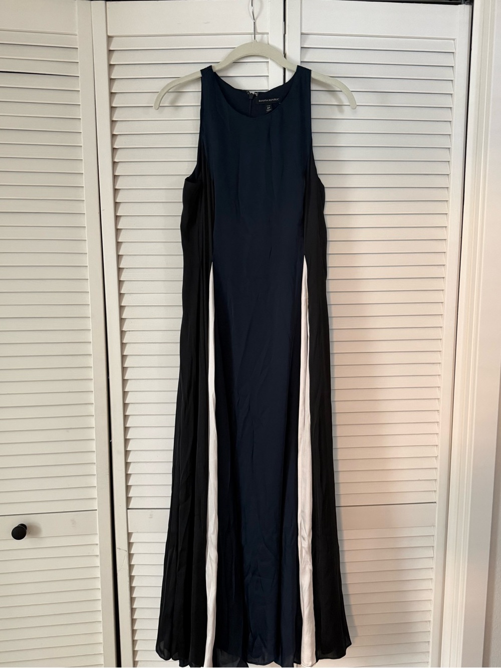 Banana Republic navy/black/white silky dress